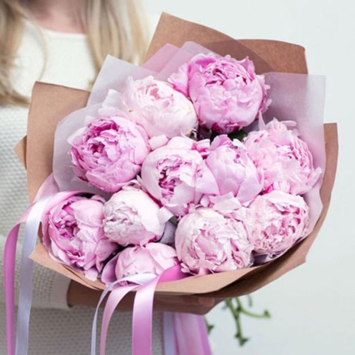 11 нежных пионов в Нижнекамске