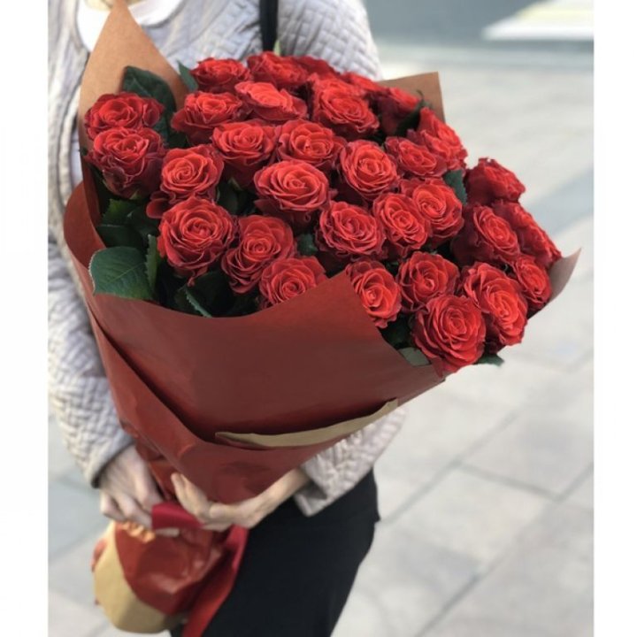 29 высоких роз  в Нижнекамске