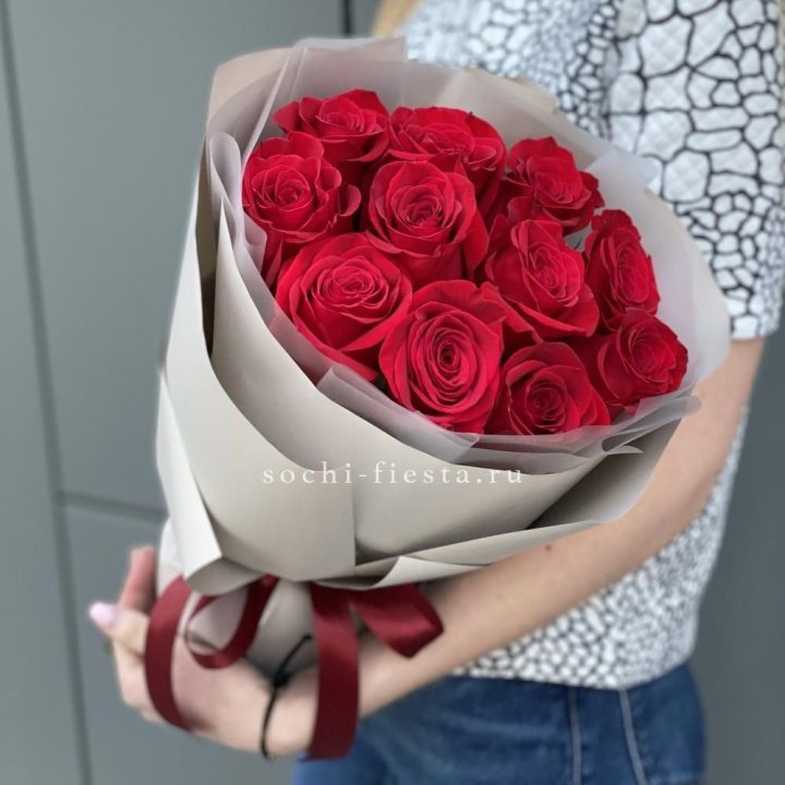 Букет красных роз "Рози" в Нижнекамске