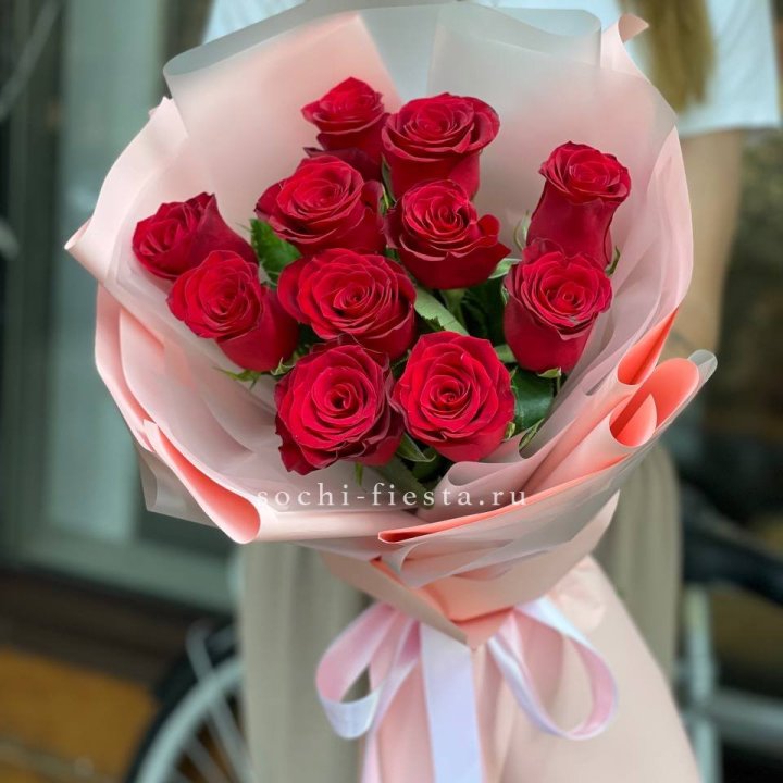 Букет красных роз "Мадам ред" в Нижнекамске