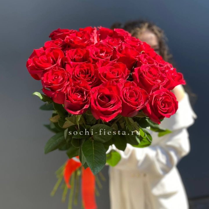 25 высоких красных роз в Нижнекамске