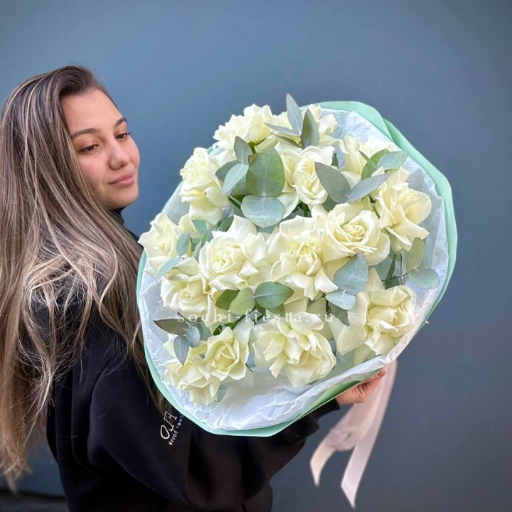 15 Белых французских роз "Ноте бьянка" в Нижнекамске