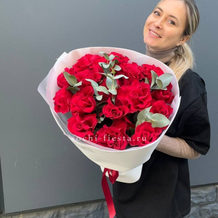 17 Красных французских роз в Нижнекамске