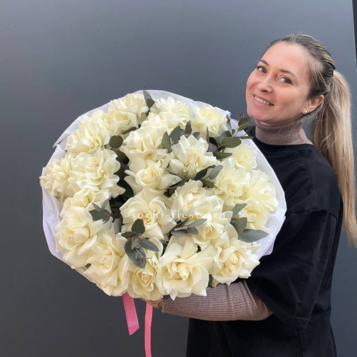 25 Белых французских роз Вайт найс в Нижнекамске