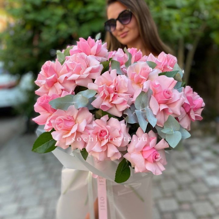 17 Розовых  французских роз в Нижнекамске