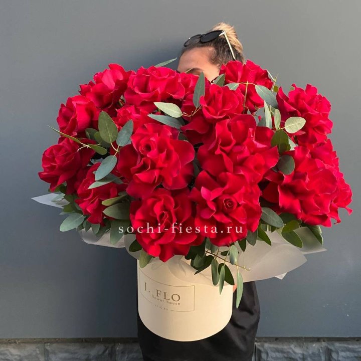 25 Французских красных роз в коробке в Нижнекамске