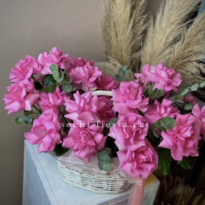 25 роз в цветочной корзине Пинк в Нижнекамске