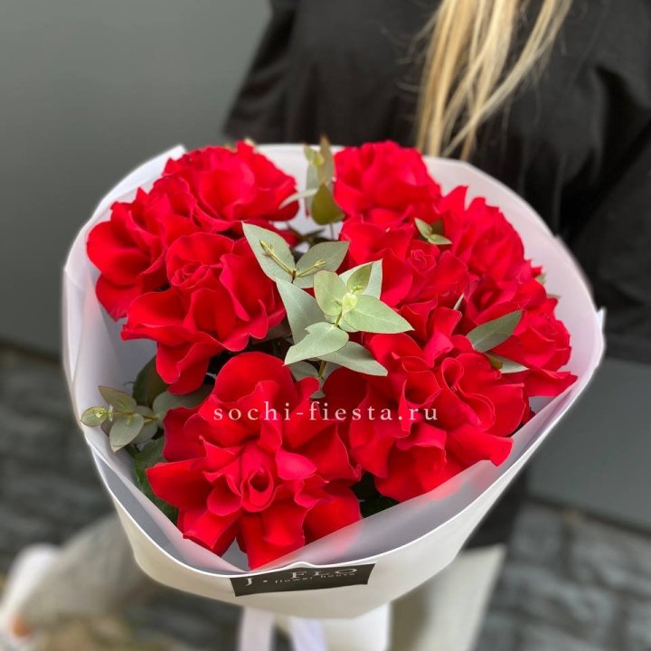 9 Красных французских роз с доставкой в Нижнекамске