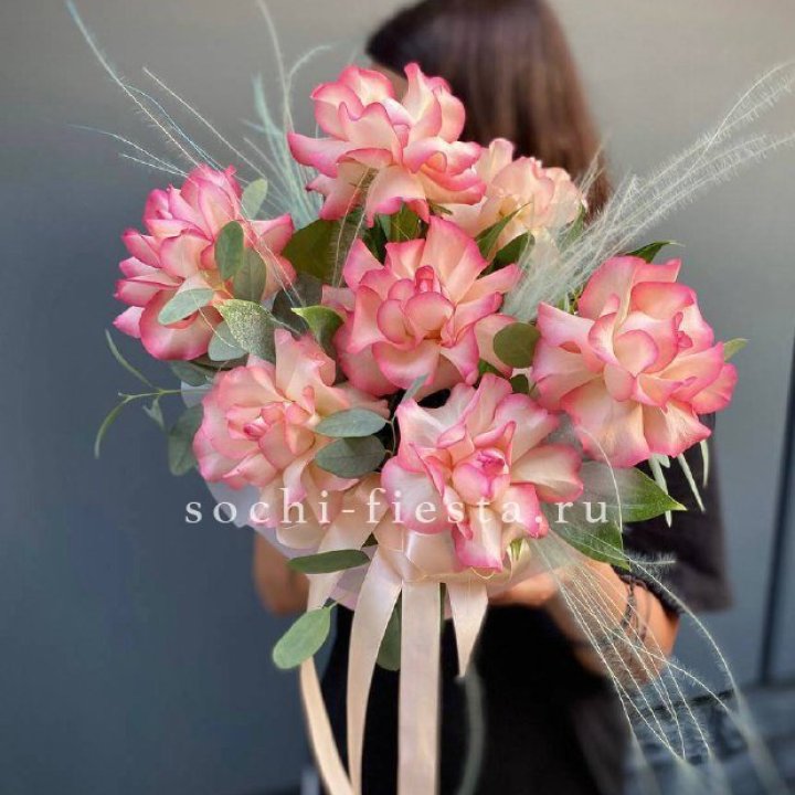 9 Французских роз Джумилия в боксе в Нижнекамске