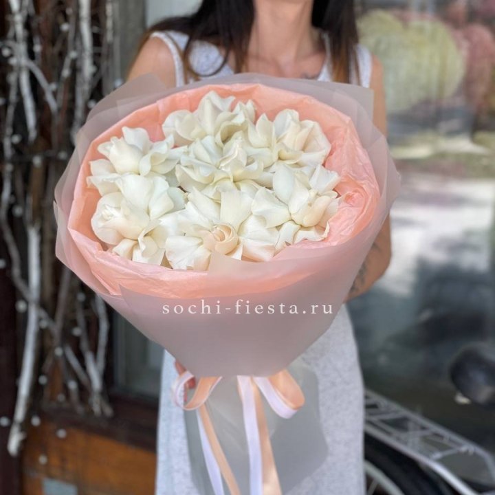 7 Белых французских роз в Нижнекамске