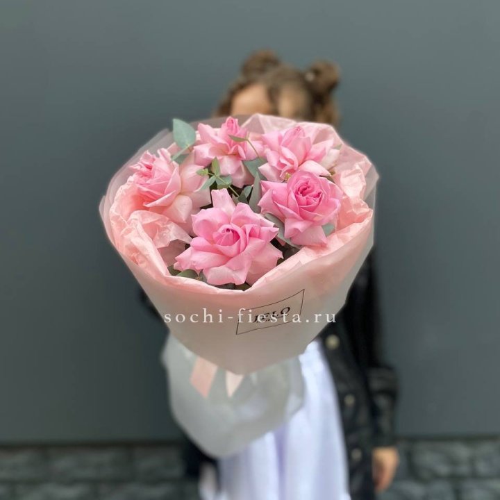 5 французских розовых роз  в Нижнекамске