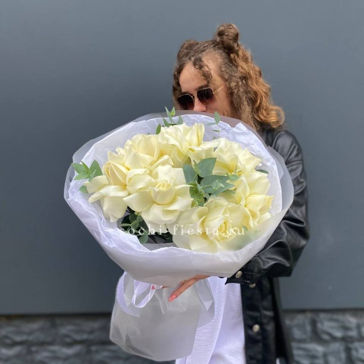 7 Белых французских роз  в Нижнекамске