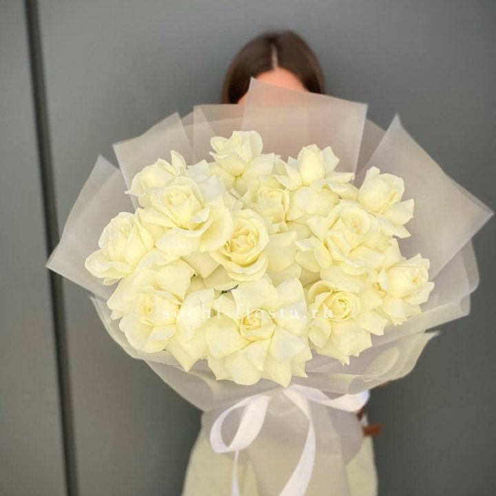 13 белых роз в Нижнекамске