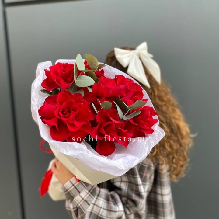 7 красных французских роз в Нижнекамске
