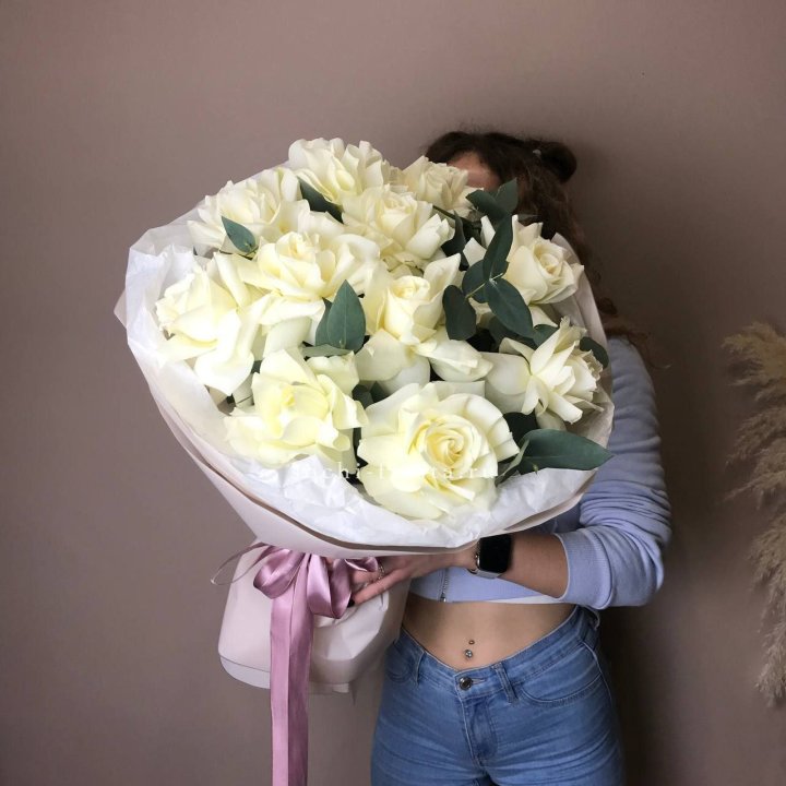 11 Белых французских роз "Вайт найс" с доставкой в Нижнекамске