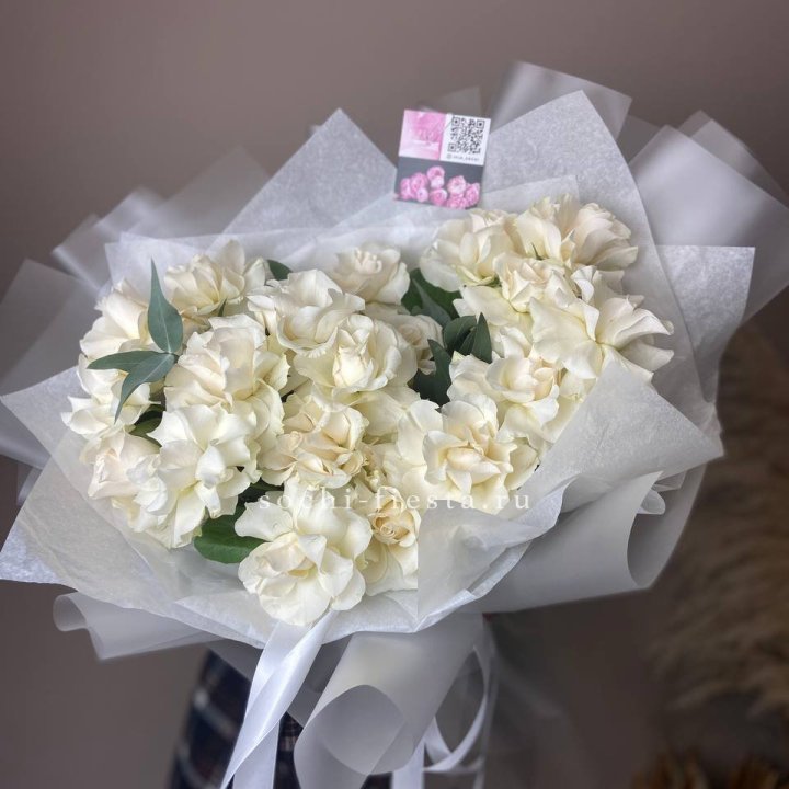 21 французских роз с эвкалиптом в Нижнекамске