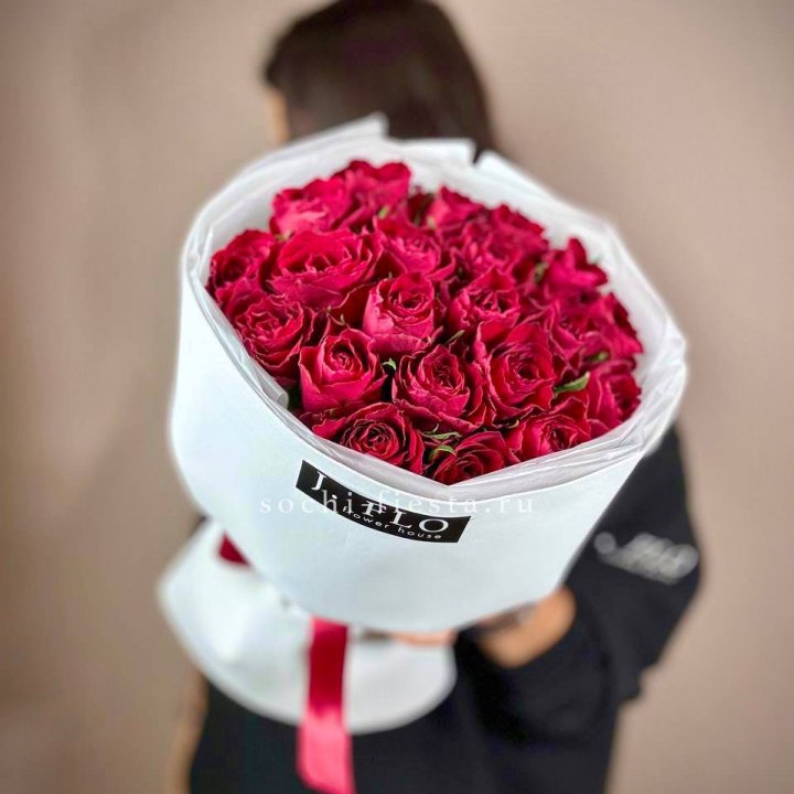 Букет красных роз мадам ред в Нижнекамске