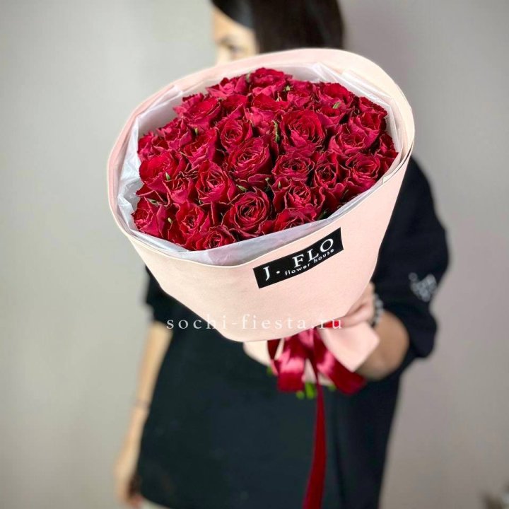 35 кенийских роз в Нижнекамске