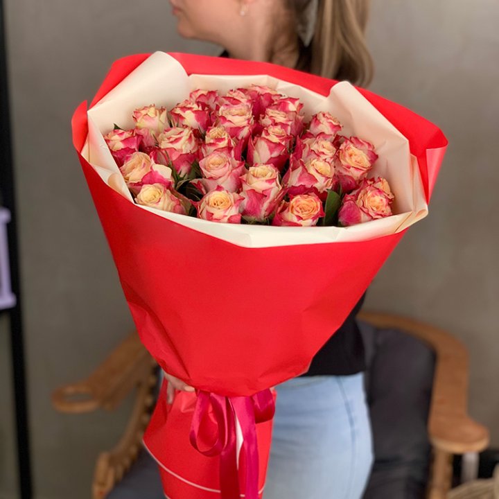 Букет роз Chapeau в Нижнекамске