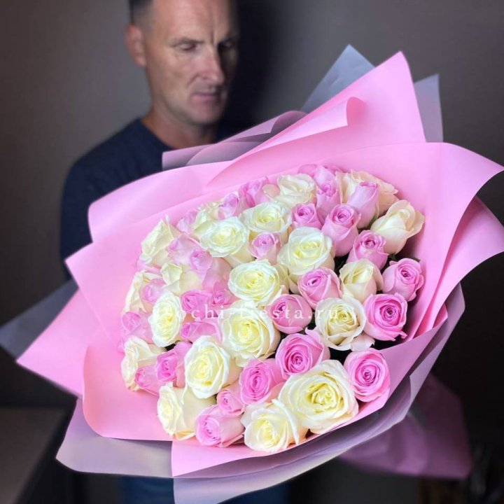 51 белых и розовых роз в Нижнекамске