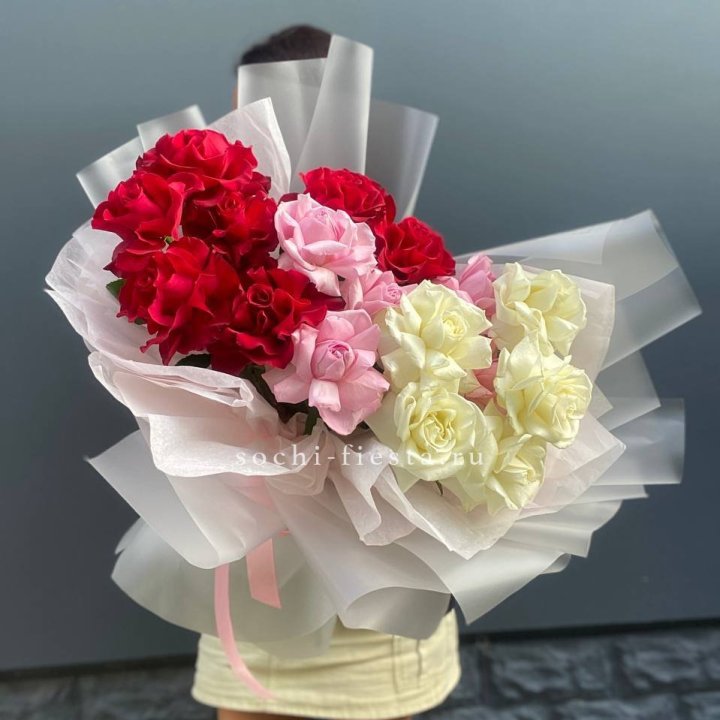 Микс из 17 роз в Нижнекамске