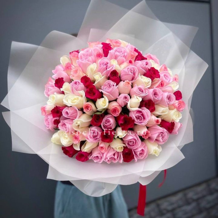 101 разноцветная роза "Карусель" в Нижнекамске