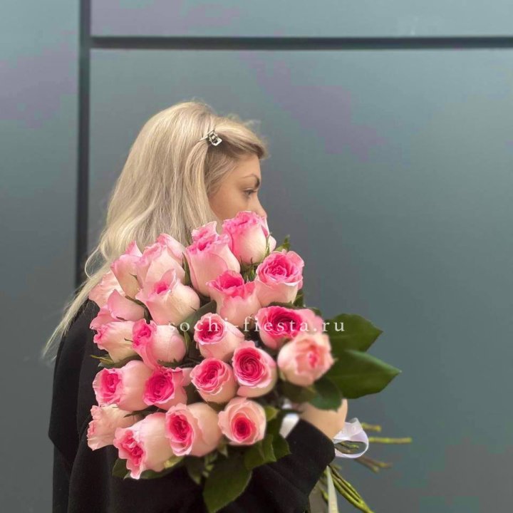  25 розовых роз в Нижнекамске