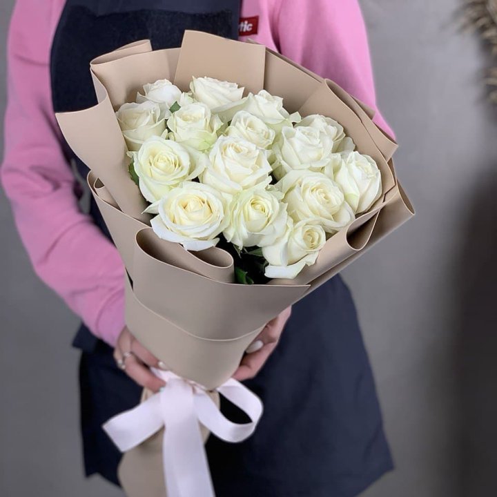 15 белых роз миракли в Нижнекамске