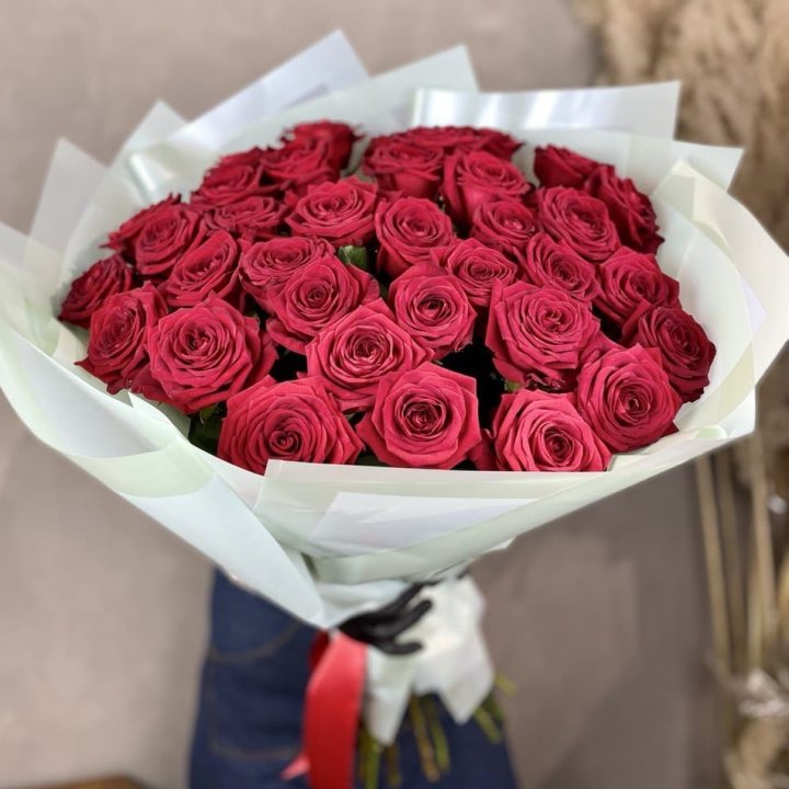 37 красных роз в Нижнекамске