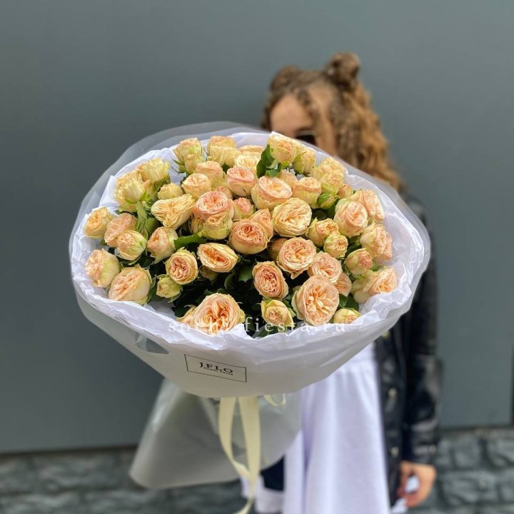 15 пионовидных роз в Нижнекамске