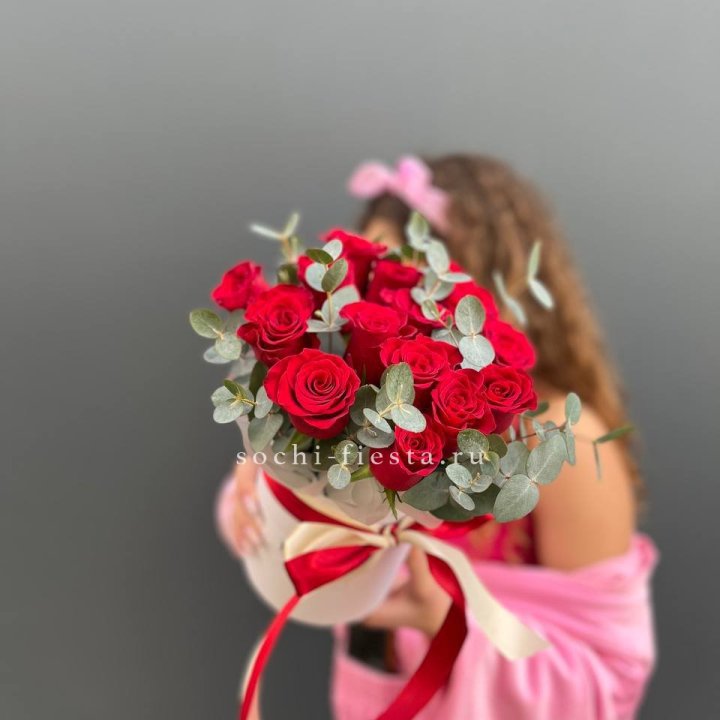 15 Красных роз в боксе №2 в Нижнекамске