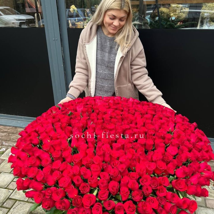 501 красная роза в корзине в Нижнекамске