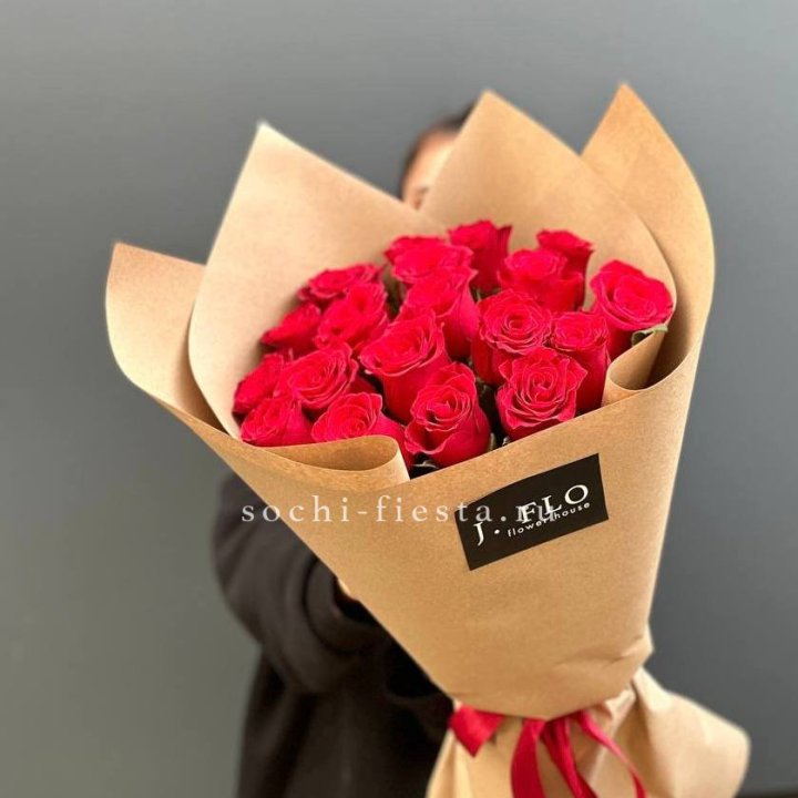 19 красных роз в крафте в Нижнекамске