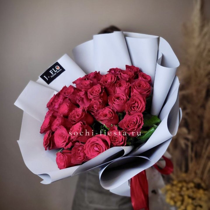 Красные розы 33 шт в Нижнекамске