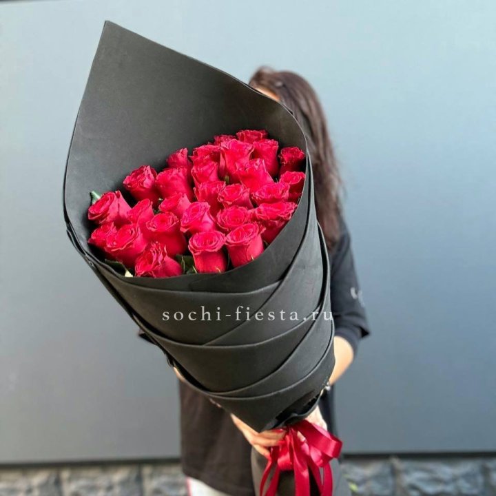 25 высоких красных роз с доставкой в Нижнекамске