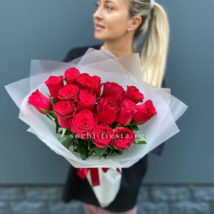 Букет из 15 красных роз  в Нижнекамске