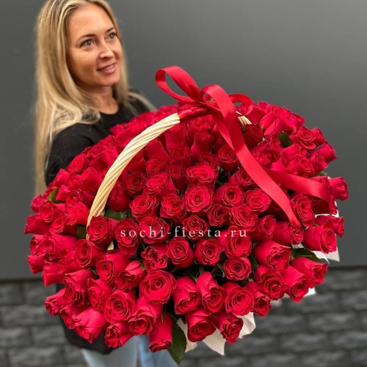 151 красная  роза в корзине в Нижнекамске