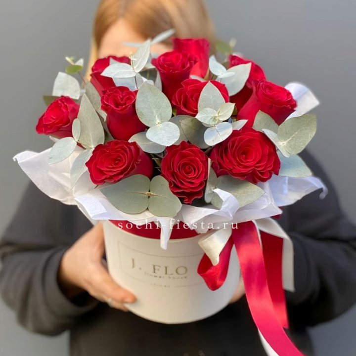 11 роз в шляпной коробке в Нижнекамске