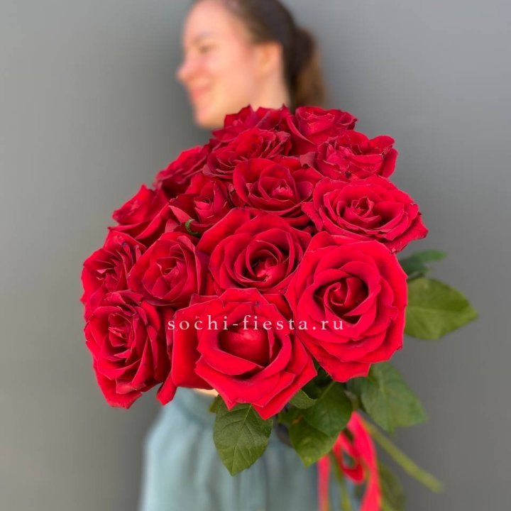 15 красных роз под ленту в Нижнекамске
