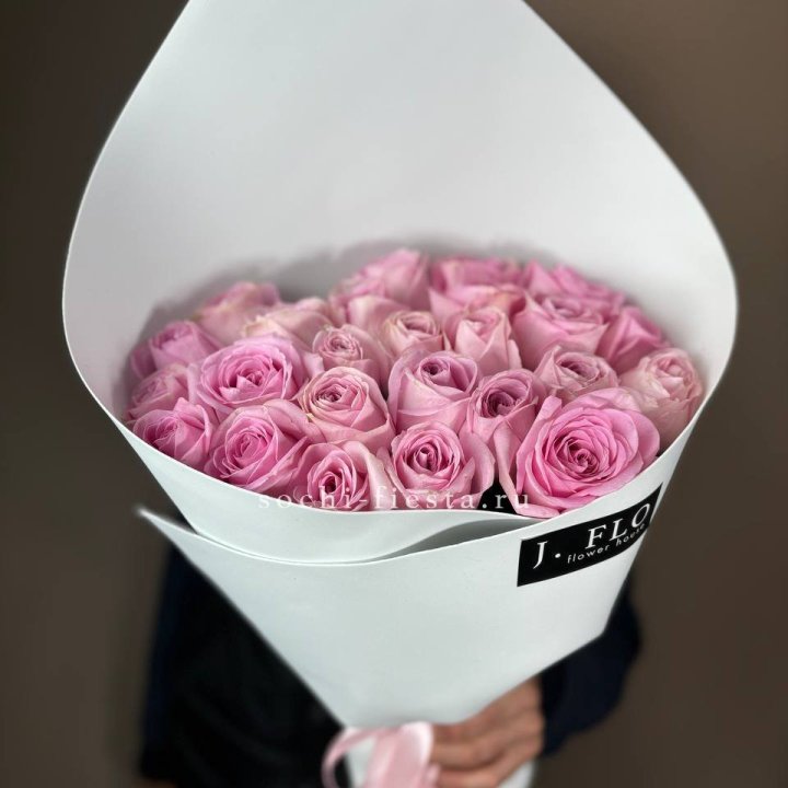 25 розовых роз в Нижнекамске