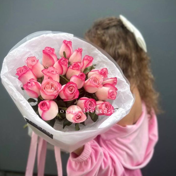 21 розовые розы Венди  в оформлении в Нижнекамске