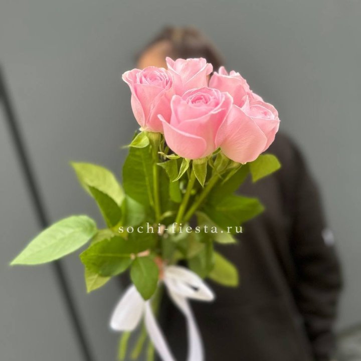 Букет 5 розовых роз  в Нижнекамске