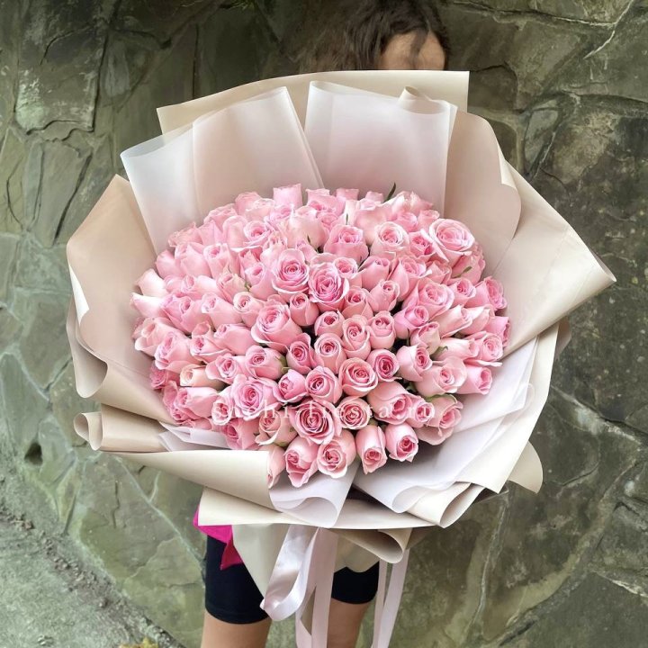 101 нежно-розовая роза Каролина  в Нижнекамске