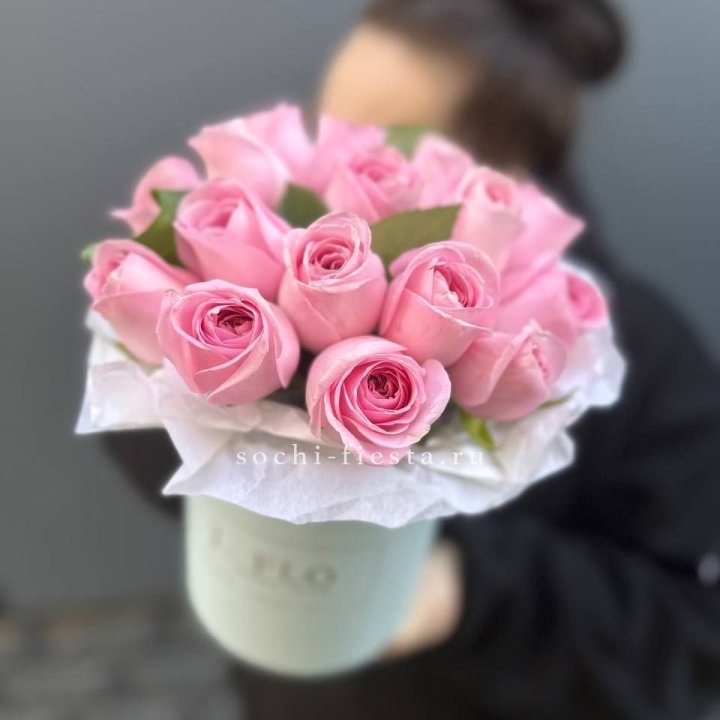 17 розовых роз в цилиндре в Нижнекамске