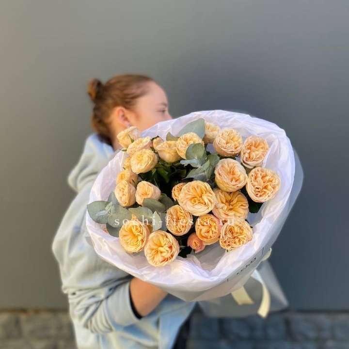 7 пионовидных роз в Нижнекамске