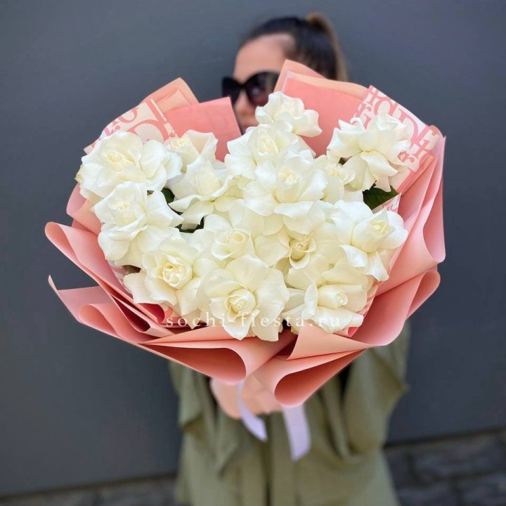 Белые розы "Аморе" в Нижнекамске