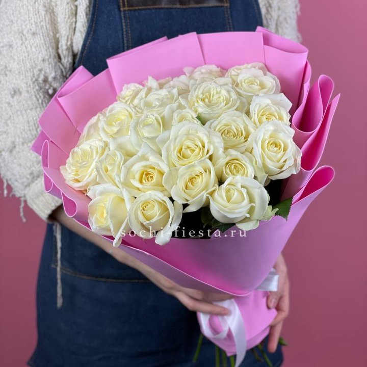25 белых роз в Нижнекамске