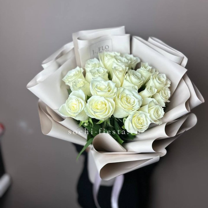 19 белых роз  в Нижнекамске