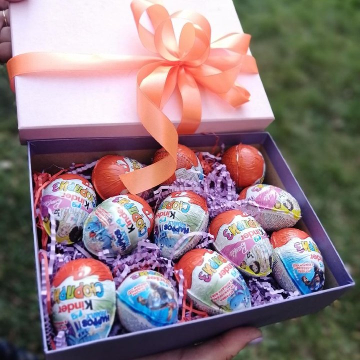 Коробка с киндерами в Нижнекамске