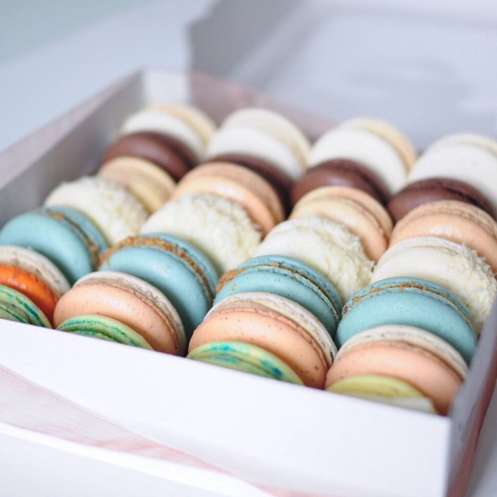 Коробка макаронс 25 шт. в Нижнекамске